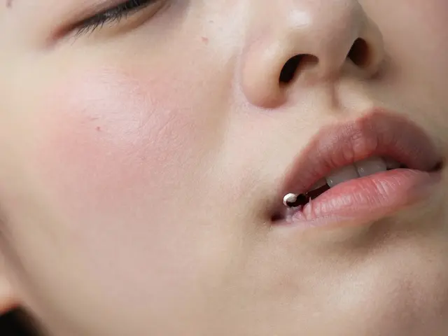 Jak vypadá zánět po vytržení zubu? Příznaky, prevence a léčba